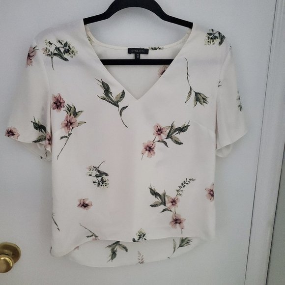 Dynamite Tops - Floral Tshirt